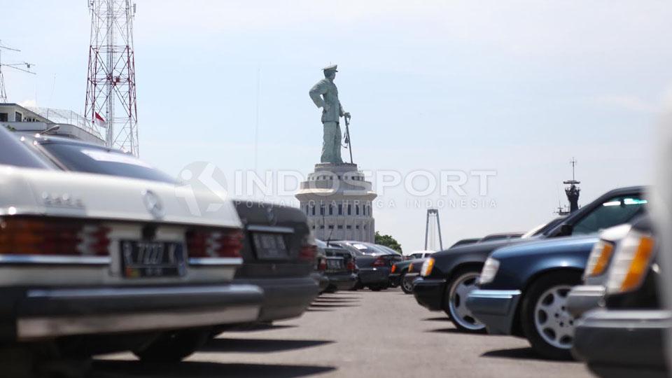 Komunitas Mercedes-Benz INA saat Jambore Nasional ke-11 di Pangkalan TNI Armada Timur Tanjung Perak, Surabaya.